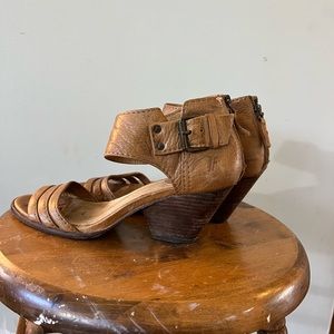 Frye reina heal sandal